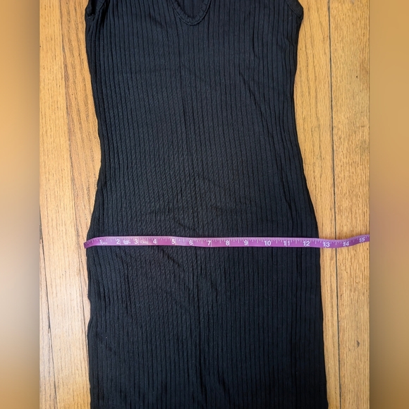 MOVING SALE - Reformation Willie knit dress, Size XS Excellent Condition! - Picture 16 of 16